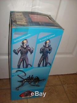 Vintage 1979 Kenner 18 Alien Monster Action Figure 100% Complete & Boxed AVP