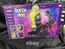 Vintage Aliens Queen Hive Playset Kenner 1994 VTG