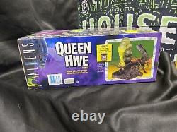 Vintage Aliens Queen Hive Playset Kenner 1994 VTG